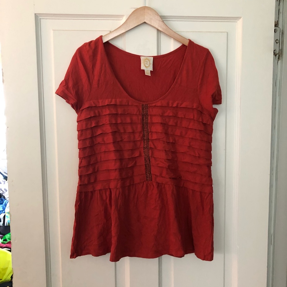 Anthro Burnt orange pleated tee with fun trim (L)